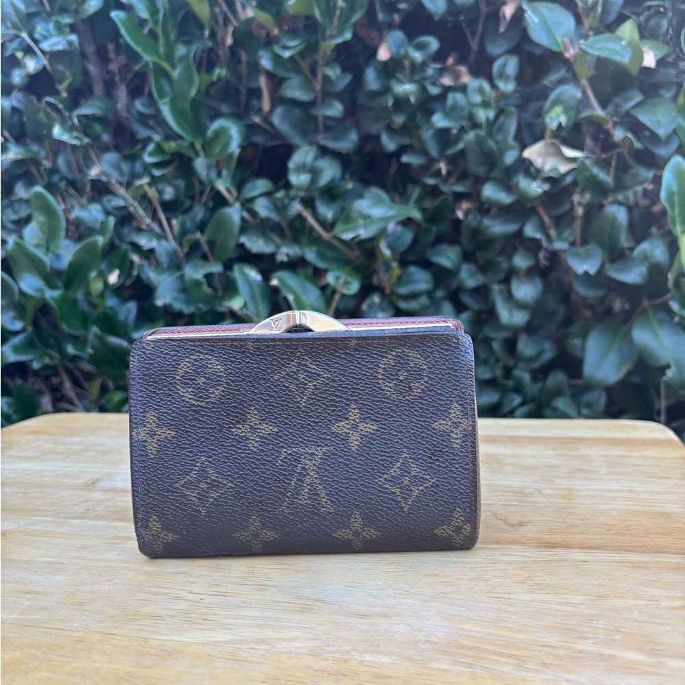 Louis Vuitton Brown Monogram Kisslock Wallet - Picture 2 of 16